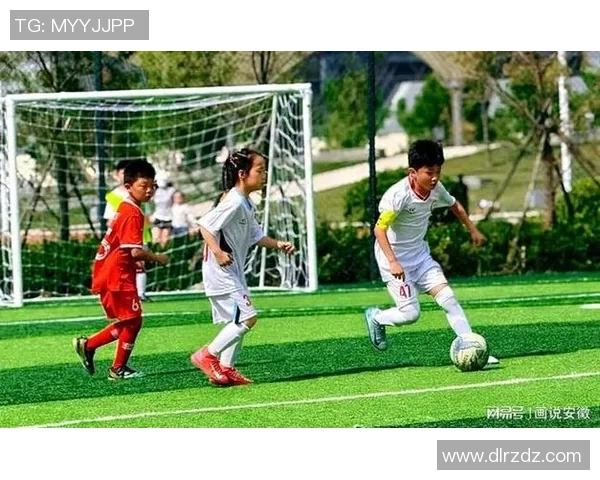 足球明星的孩子们齐聚赛场共同观赛感受父辈荣耀与激情 足球明星的孩子们齐聚赛场共同观赛感受父辈荣耀与激情